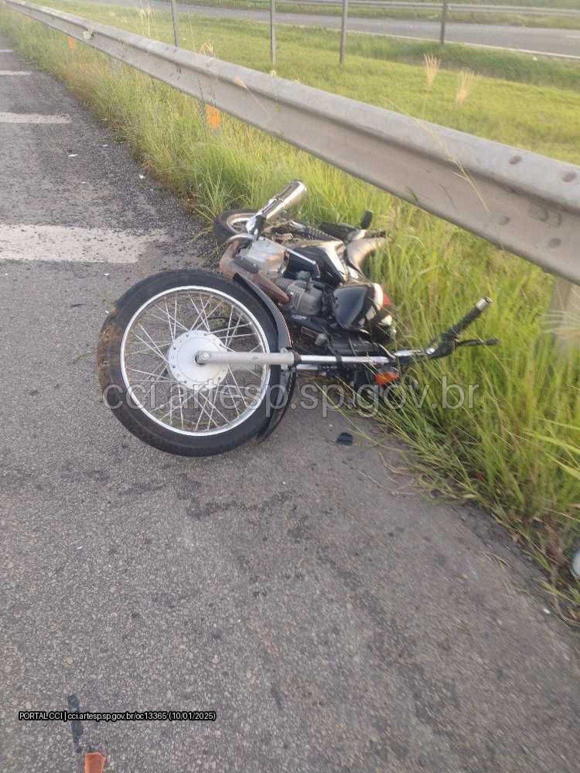 A moto foi removida para a base da Policia Rodoviária